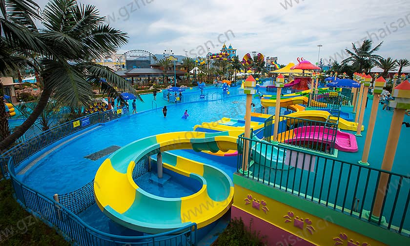 浙江宁波大目湾阿拉的海水上乐园小谐游乐场儿童滑梯